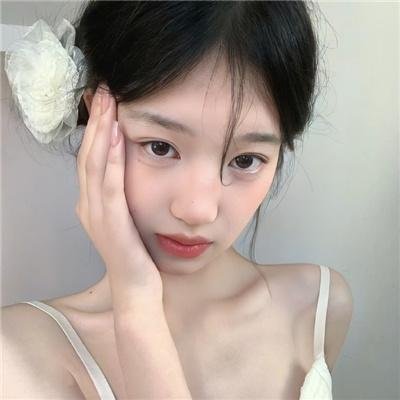 红衣小女孩